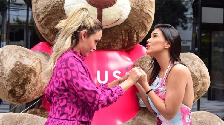 Sarah Andrade e Ivy Moraes conversam em porta de hotel em São Paulo - Leo Franco / AgNews - Leo Franco / AgNews