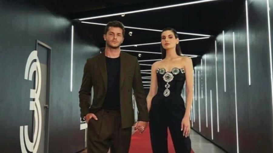 Klebber Toledo e Camila Queiroz "brincaram" de casal em encontro às cegas; atores apresentam reality na Netflix - Reprodução/Instagram
