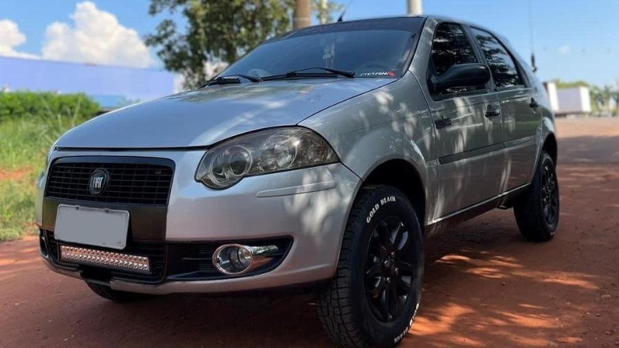 Fiat Palio "Gringo", com suspensão elevada - Reprodução/Instagram