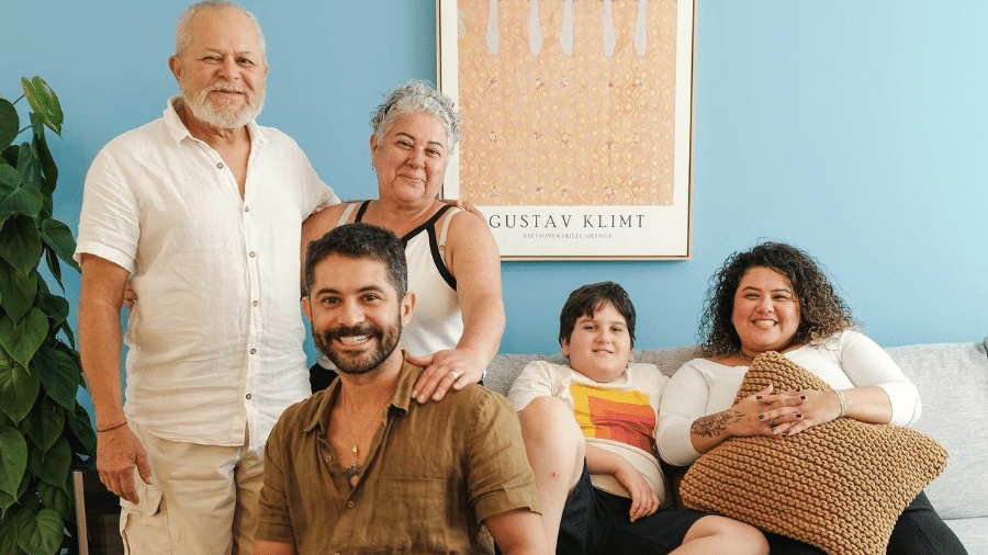 Família Cafofiana posa no novo apê - Derek Fernandes/Divulgação