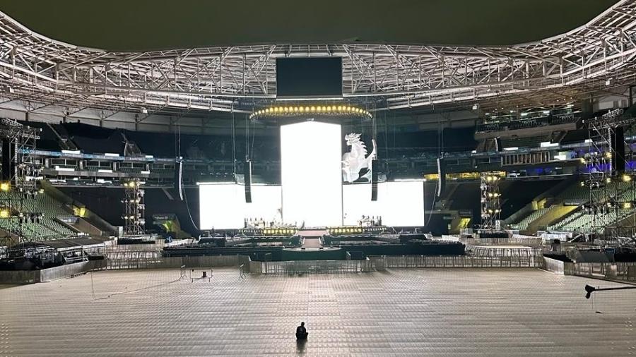 Dragão branco gigante integra o cenário do palco da Superturnê, do cantor Jão, que começa hoje no Allianz Parque