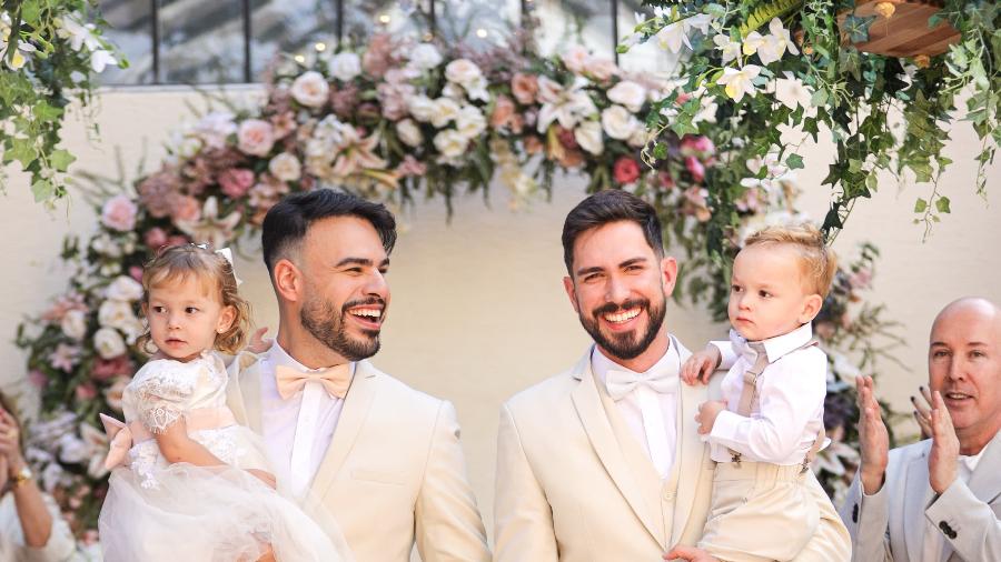 Influenciadores Robert Rosselló e Gustavo Catunda com os filhos Marc e Maya