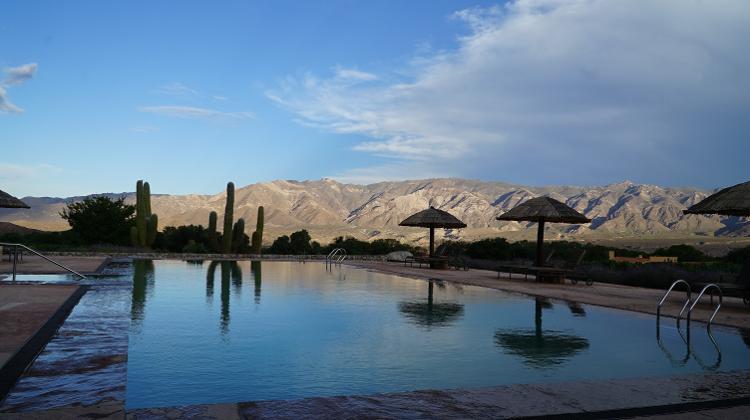 Piscina no deserto da Vinícola Colomé