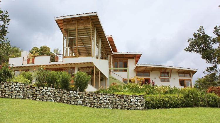 Casa construída na Colômbia com bambu amazônica da espécie Guadua angustifolia Casa construída na Colômbia com bambu amazônica da espécie Guadua angustifolia