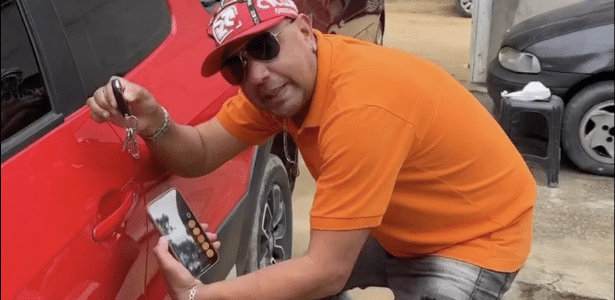 Abrir carro com calculadora do iPhone? O que é real no vídeo que viralizou