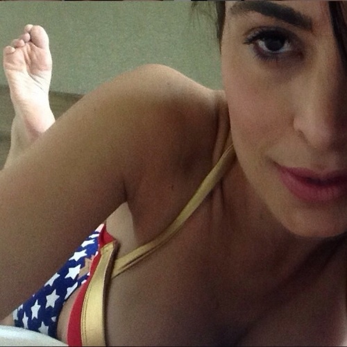 Franciely Freduzesky tem um perfil no Instagram no qual exibe os seus pés. A página tem quase 7 mil seguidores e 200 imagens de seus pés