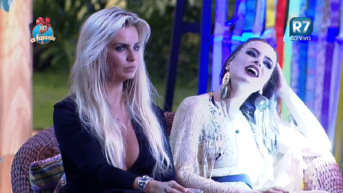 02.out.2015 - Veridiana Freitas encara Marcelo Bimbi na segunda festa do reality show - Reprodução/Record