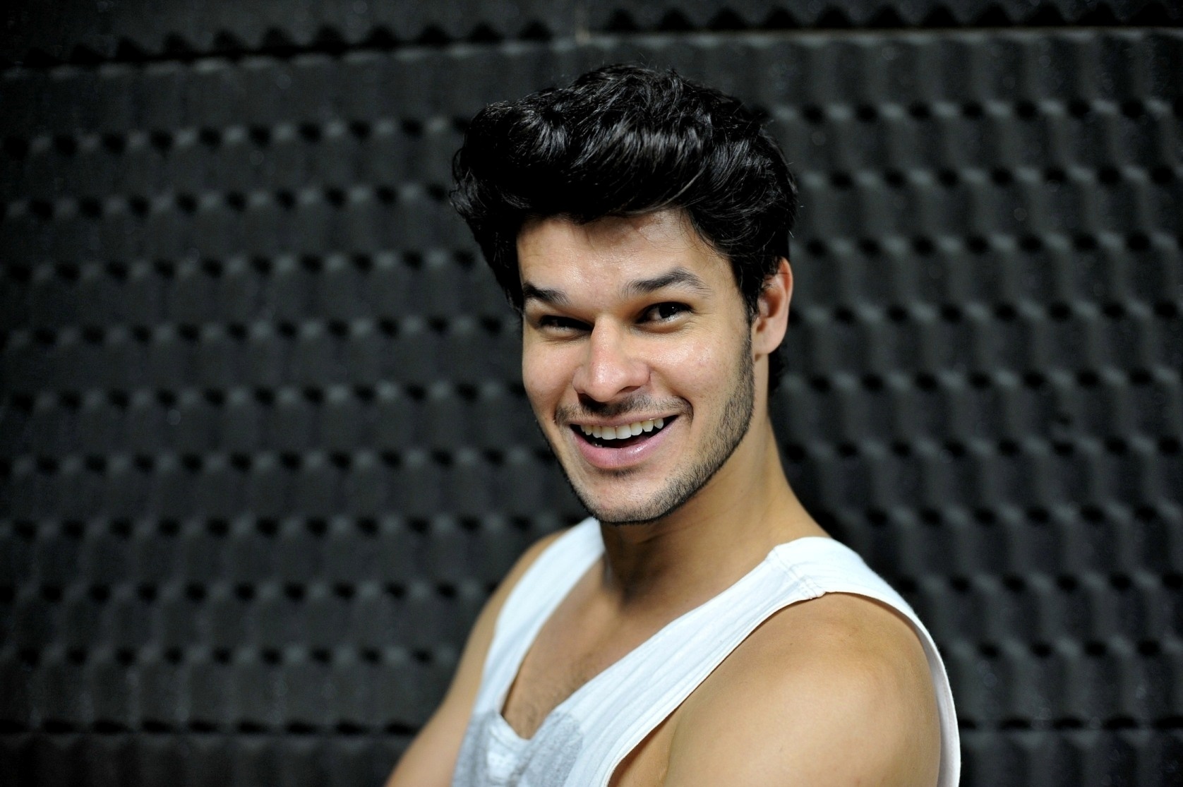 2.fev.2016 - "O Musical Mamonas": Ruy Brissac é o vocalista Dinho no musical sobre a banda Mamonas Assassinas - Reinaldo Canato/UOL