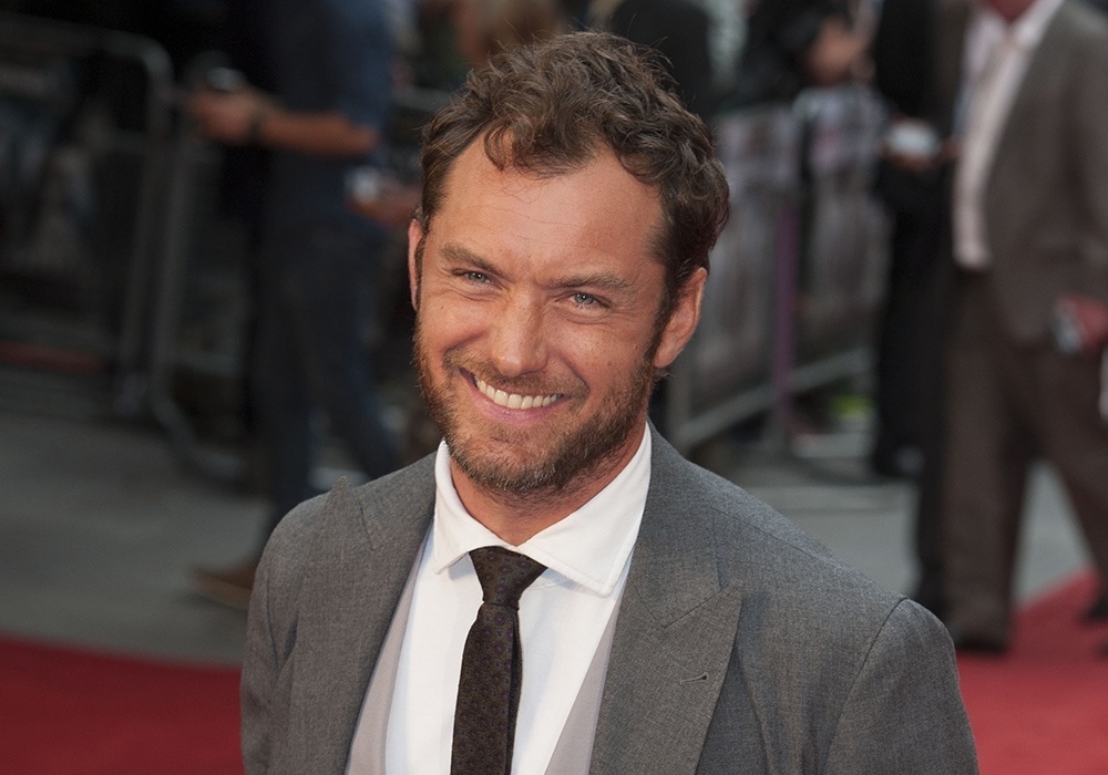 Foto do ator Jude Law em 2012 - Featureflash Photo Agency/Shutterstock.com