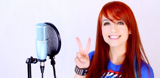 A cantora Ayu Brazil faz sucesso na internet cantando temas de animes - Reprodução/Facebook