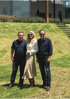 Gugu com Val Marchiori e o namorado Carlos Peyrelongue  - Divulgação - Divulgação