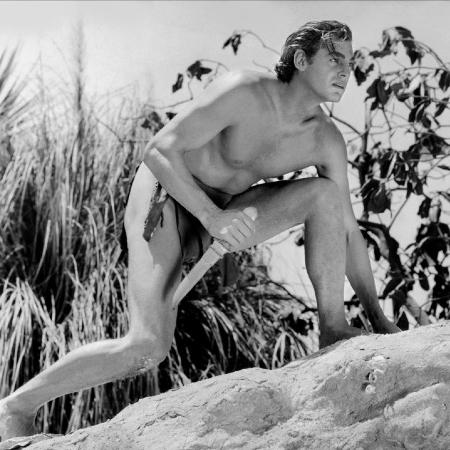 Johnny Weissmuller em cena de "Tarzan": ex-nadador fez 12 filmes como personagem