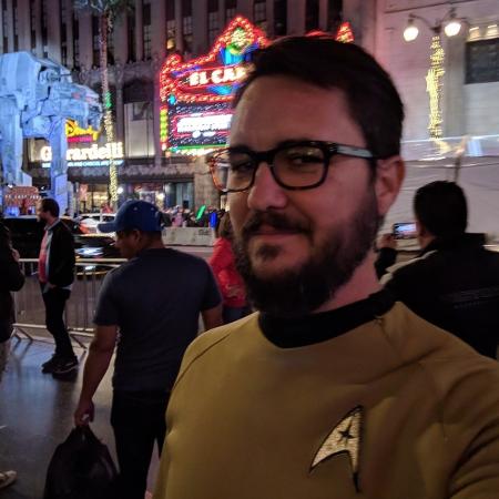 O ator Will Wheaton, de "Star Trek", vai com uniforme da série à pré-estreia de "Star Wars" - Reprodução/Twitter