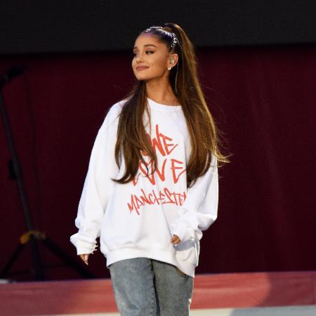 Ariana Grande apresentou uma versão especial de "God Is a Woman" - Getty Images/Dave Hogan for One Love Manchester