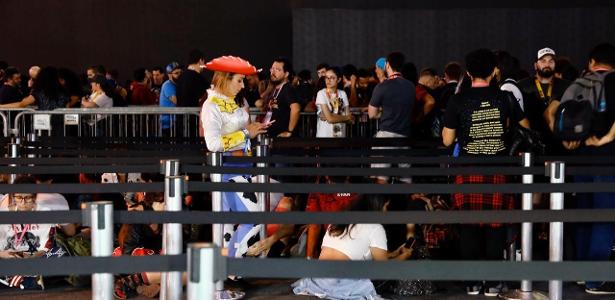 Mais do evento em SP | Fãs pagam mais caro, mas ficam presos em fila na CCXP