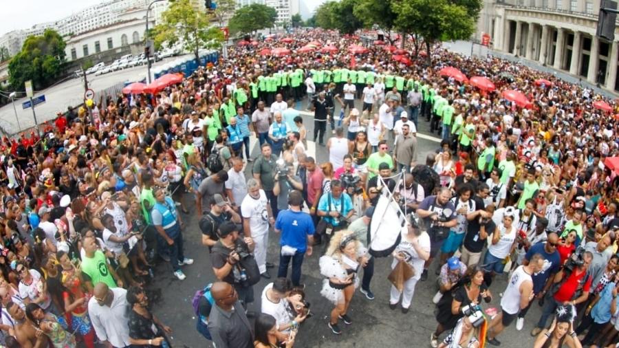 Cordão da Bola Preta levou milhares para a rua no Rio - Marcelo de Jesus/UOL