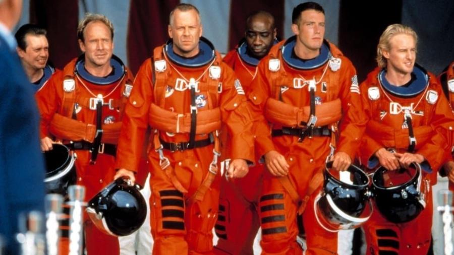 A equipe de "Armageddon" (1998); à frente, Bruce Willis e Ben Affleck - Reprodução/IMDb