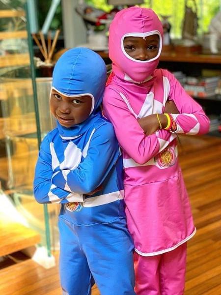 Titi e Bless, filhos de Giovanna Ewbank e Bruno Gagliasso, usam fantasia de "Power Rangers" - Reprodução/Instagram/@gioewbank