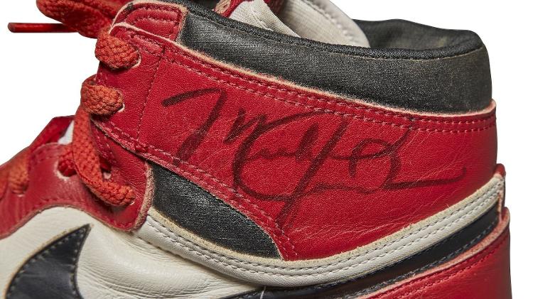 Tênis Air Jordan assinado por Michael Jordan e leiloado por cerca de R$ 3 milhões
