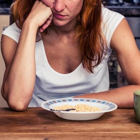 Ficar triste do nada é um problema? Entenda o que a psicologia diz sobre!