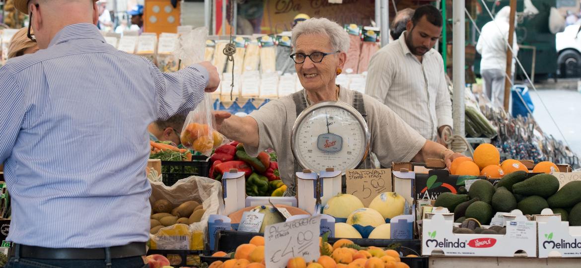 Belos lugares, dieta saudável e cuidados específicos para idosos: conheça as zonas azuis - VW Pics/Universal Images Group via Getty Images