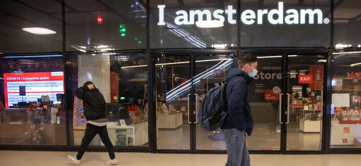 Ruas de Amsterdã no primeiro dia do terceiro lockdown anunciado para combater a pandemia no país - NurPhoto via Getty Images