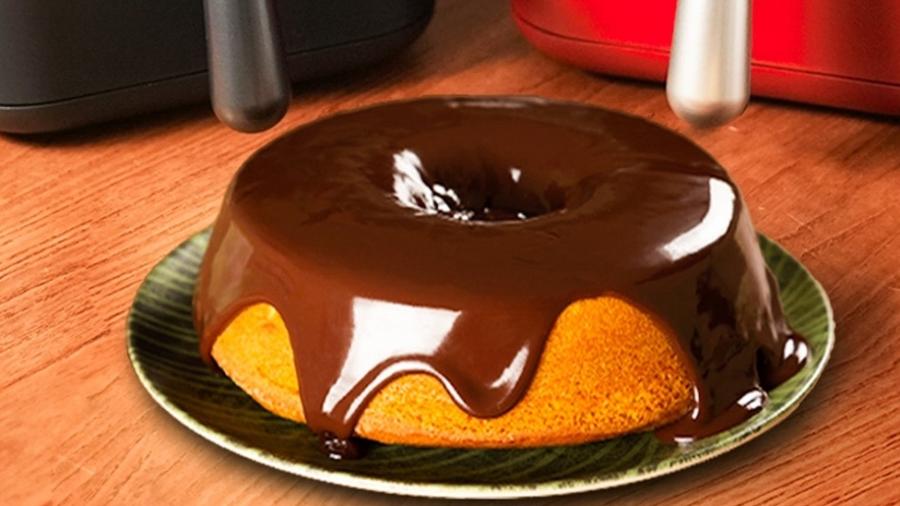 Bolo na airfryer: veja como preparar bolo de chocolate