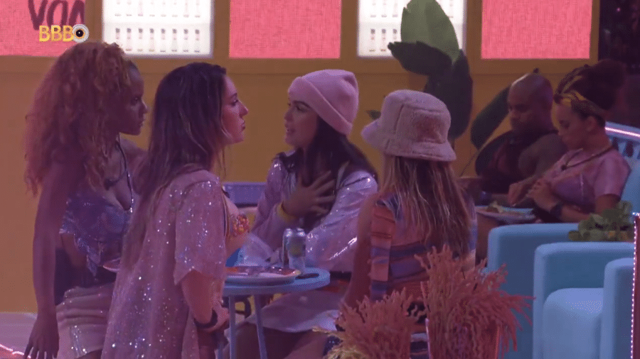 BBB 23: Aline critica Domitila estar sentada ao lado de Cezar Black - Reprodução/Globoplay