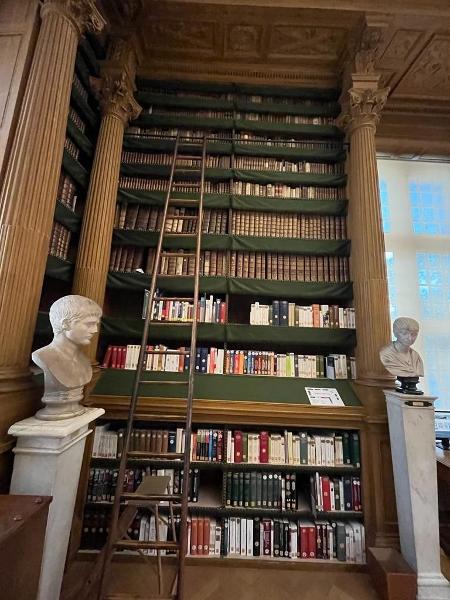 A Biblioteca Mazarine conta com 180 mil documentos impressos antes de 1800 