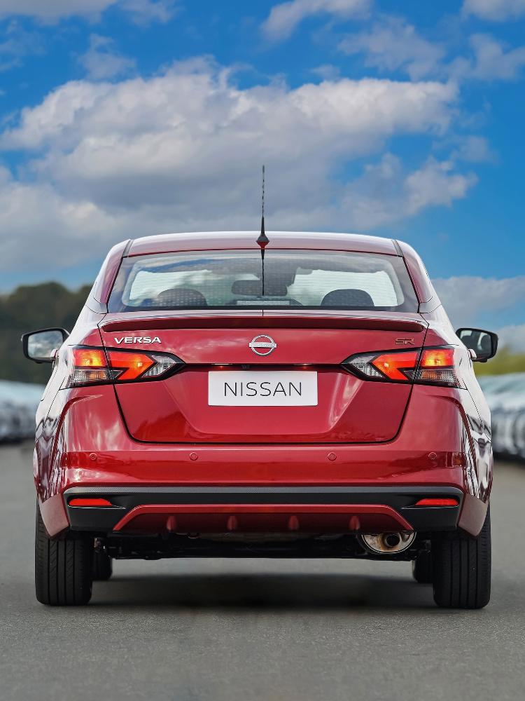 Nissan Versa 2025 tem nova versão e opção para PCD; veja preços