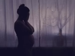Mulheres abortam após 22 semanas por demora judicial: 'Pró-vida de quem?'