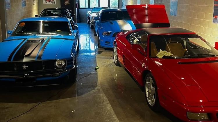 Médico conta com um Ford Mustang Boss 309 original e a reedição, de 43 anos depois