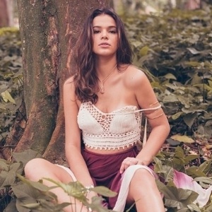 29.jun.2015 - Bruna Marquezine faz pose sensual em ensaio em meio à uma floresta - Reprodução/Instagram/eduardobravin