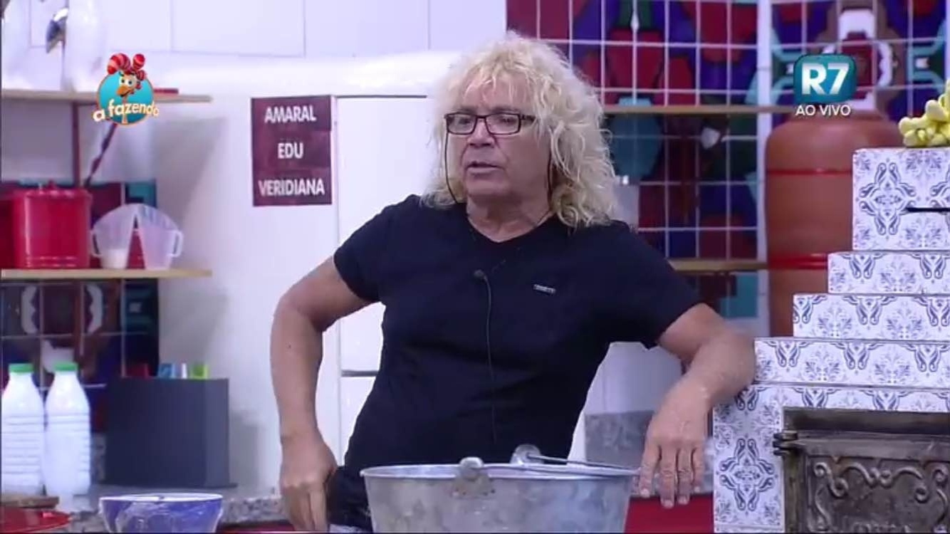 21.out.2015 - "Se eu for fazendeiro, eu vou perguntar para todo mundo: 'Você quer fazer o que?'", promete Ovelha aos peões sobre as tarefas diárias - Reprodução/Record