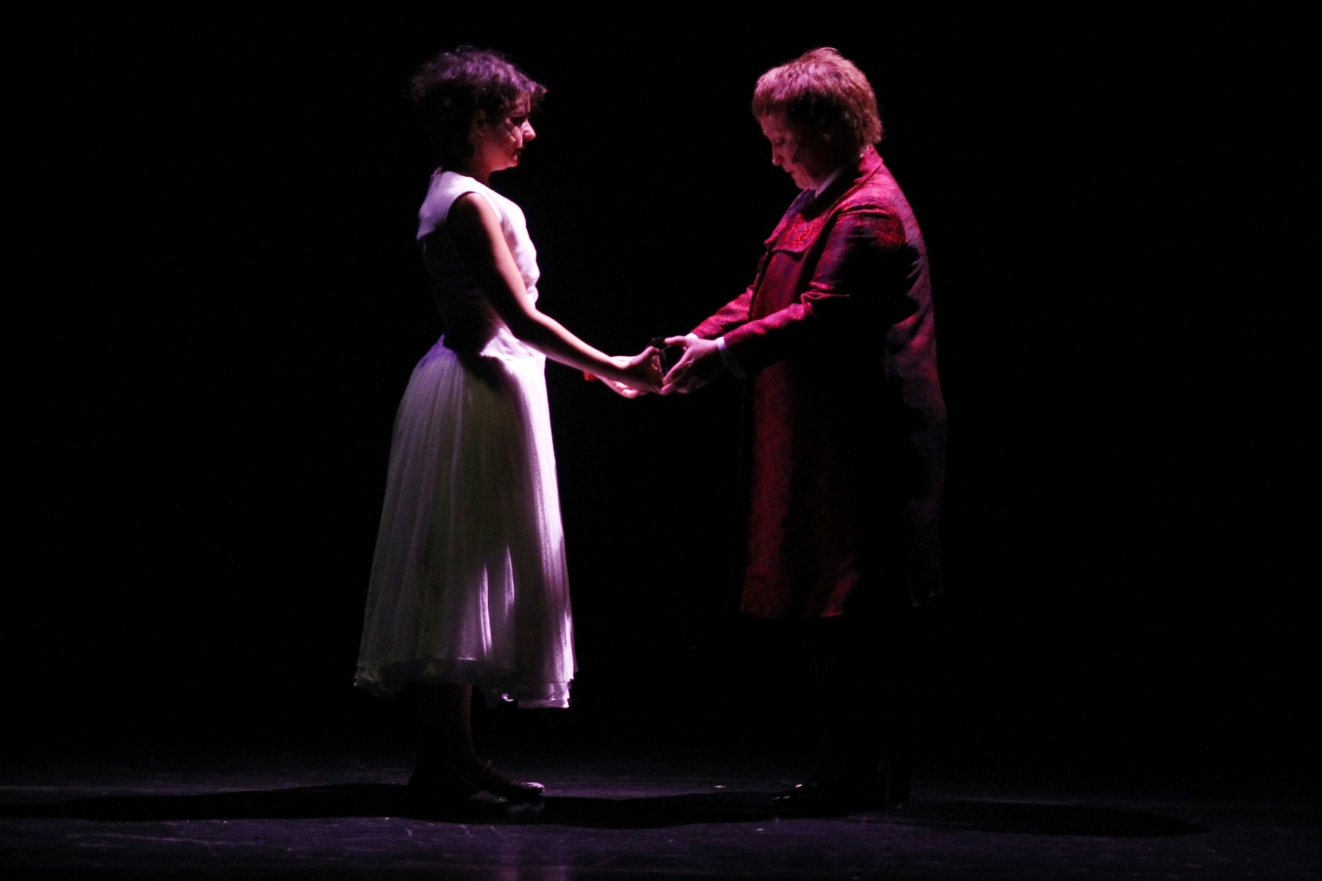 4.mar.2016 - "Cinderela" na abertura da 3ª Mostra Internacional de Teatro de São Paulo no Auditório Ibirapuera - Sergio Castro