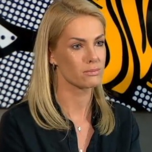 Ana Hickmann se emociona no "Domingo Espetacular" ao comentar denúncia contra seu cunhado: "Ele é meu herói" - Reprodução/Record - Reprodução/Record