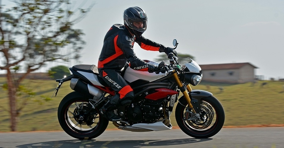 Triumph Speed Triple R 2016 - Divulgação