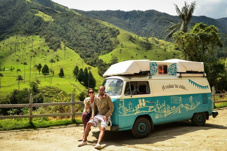 Verónica e Fernando viajaram de Kombi pela América do Sul com o cachorrinho Pachi - Arquivo Pessoal