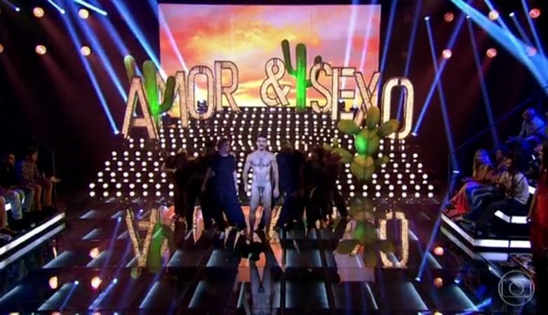 Luiz Menezes ficou totalmente nu no palco do "Amor & Sexo" - Reprodução/Globo