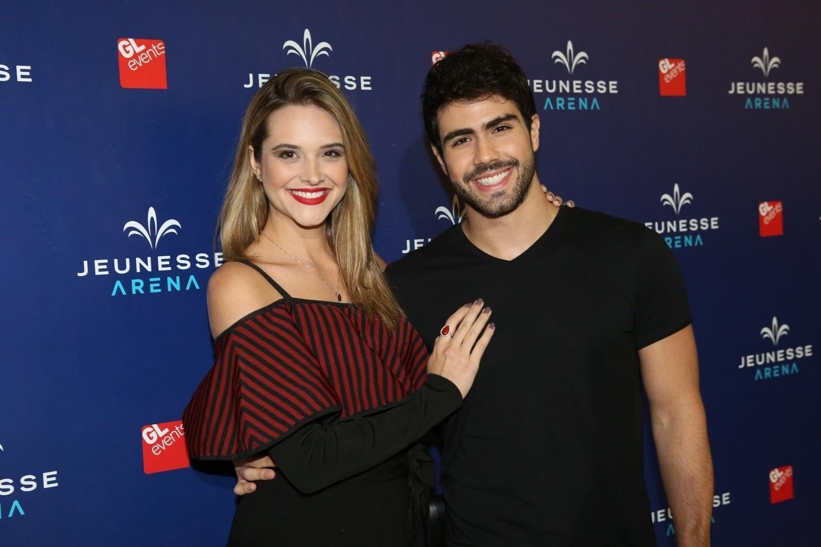 Juliana Paiva e o namorado Juliano Laham também curtiram o show carioca do atua fenômeno do pop britânico  - Reginaldo Teixeira/CS Eventos Divulgação