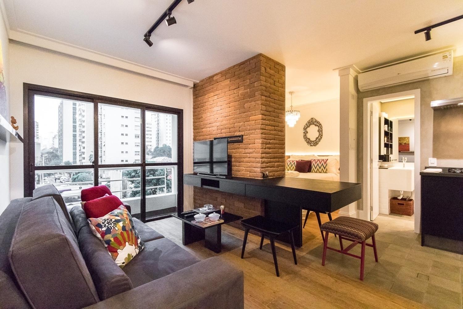 A localização privilegiada deste apartamento, próximo à Avenida Paulista e ao Parque do Ibirapuera, em um dos bairros mais exclusivos da cidade é um de seus principais atrativos. O imóvel possui apenas 35m² e conta com quarto, banheiro e cozinha, todos cuidadosamente decorados com design descolado.  - Divulgação/Airbnb