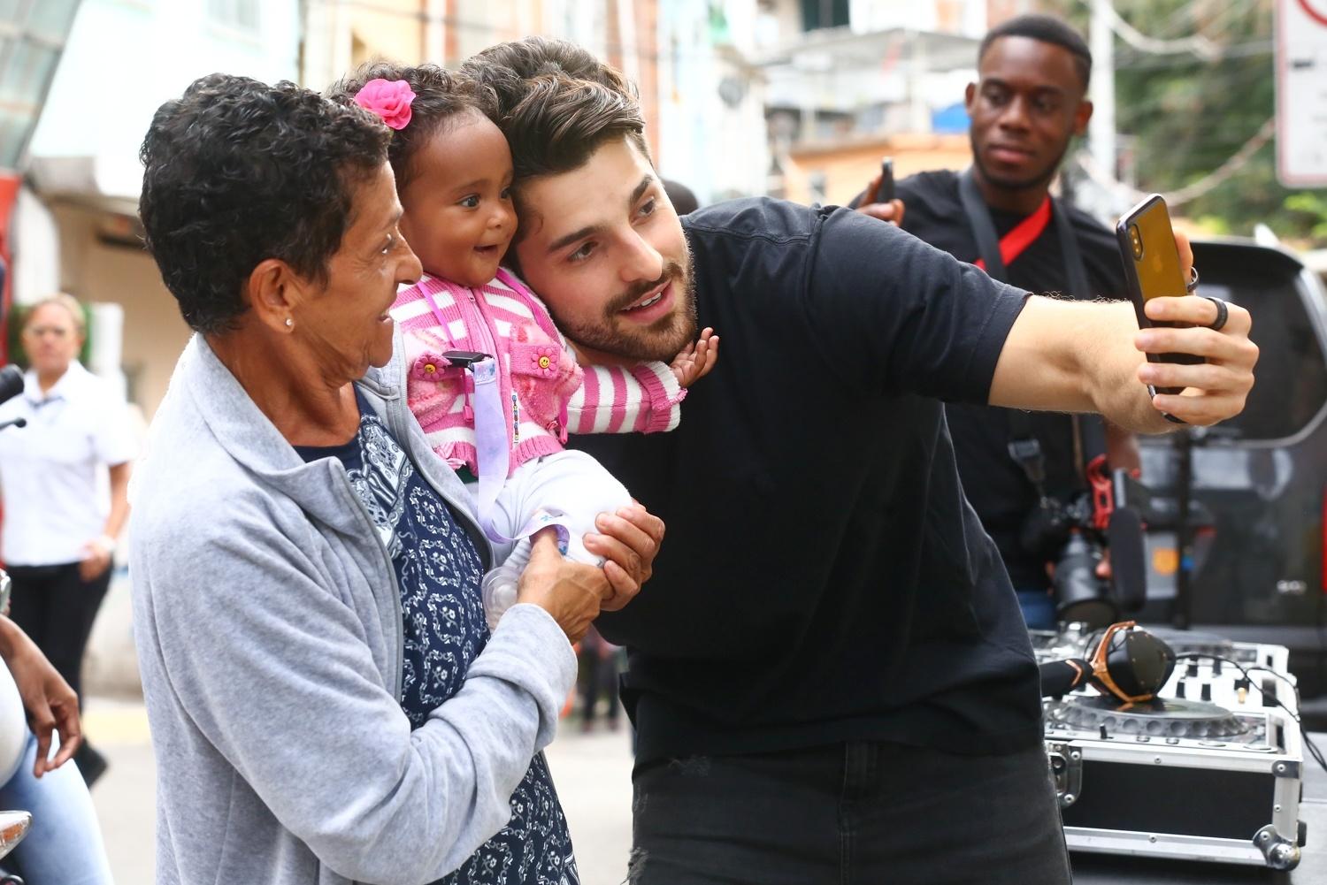 O DJ Alok gravou neste final de semana o clipe da música "Favela" com a cantora norueguesa Ina Wroldse, na comunidade de Tavares Bastos, no Rio de Janeiro - Roberto Filho/Brazil News