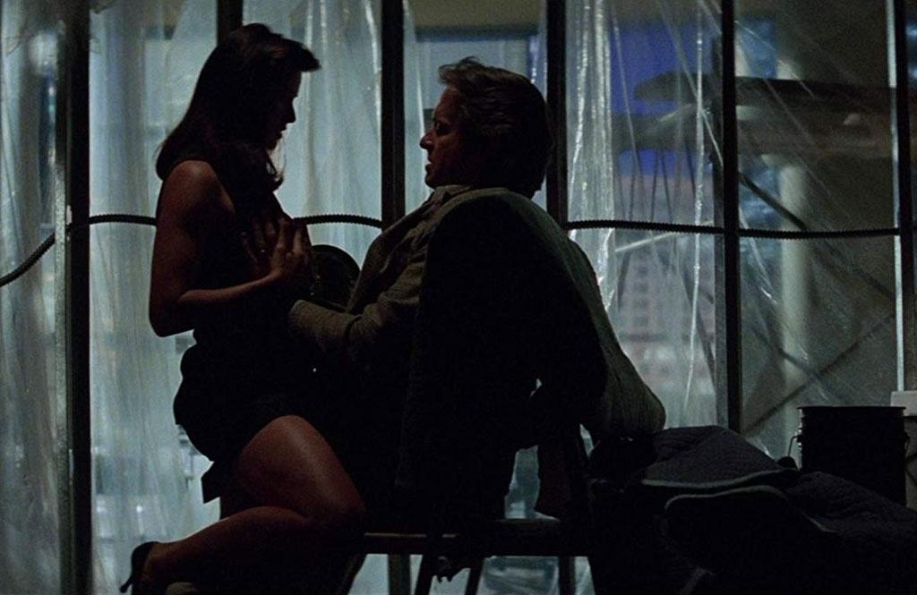 Michael Douglas e Demi Moore em "Assédio Sexual" (1994) - Divulgação