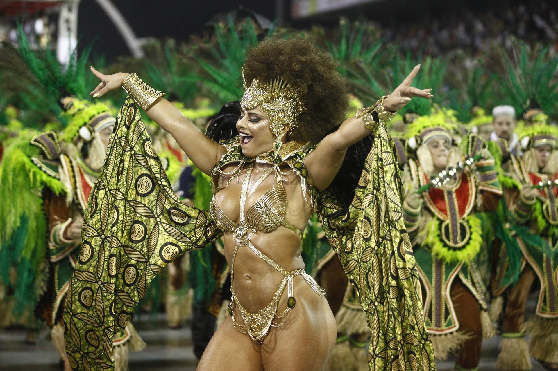 Resultado de imagem para Mancha Verde ÃÂ© campeÃÂ£ pela primeira vez do Carnaval de SP