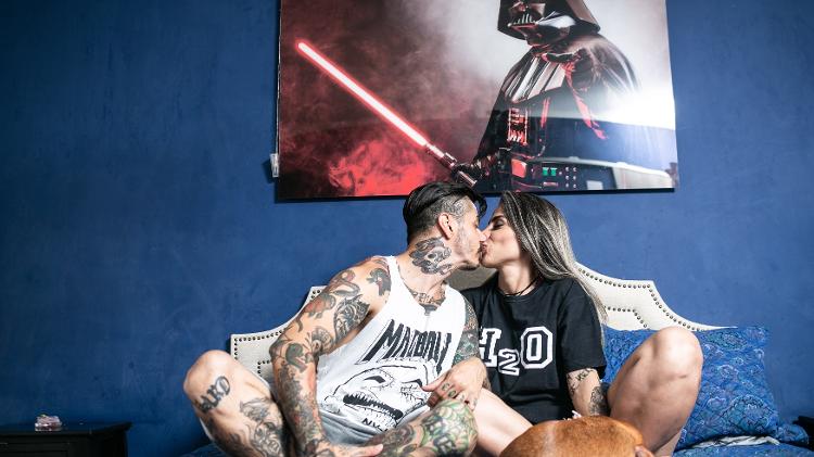 Vanessa Mesquita com o namorado, o coznheiro Martin Scholl; os dois se conheceram pelas redes sociais - Keiny Andrade/UOL