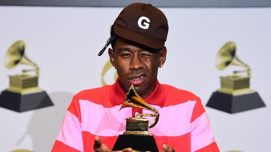 Tyler, the Creator posa com o troféu do Grammy  - Frederic J. Brown / AFP