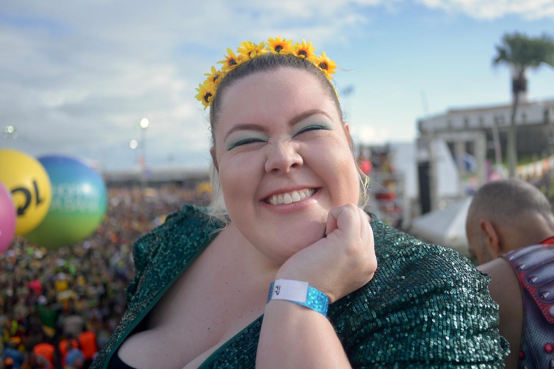 Convidados acompanham Claudia Leitte em cima do trio no bloco Largadinho, em Salvador - Andre Muzell/Brazil News