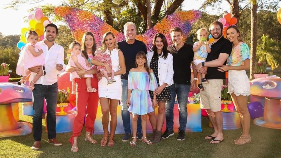 Roberto Justus mostra a família reunida para celebrar os 11 anos de Rafaella - Reprodução/Instagram