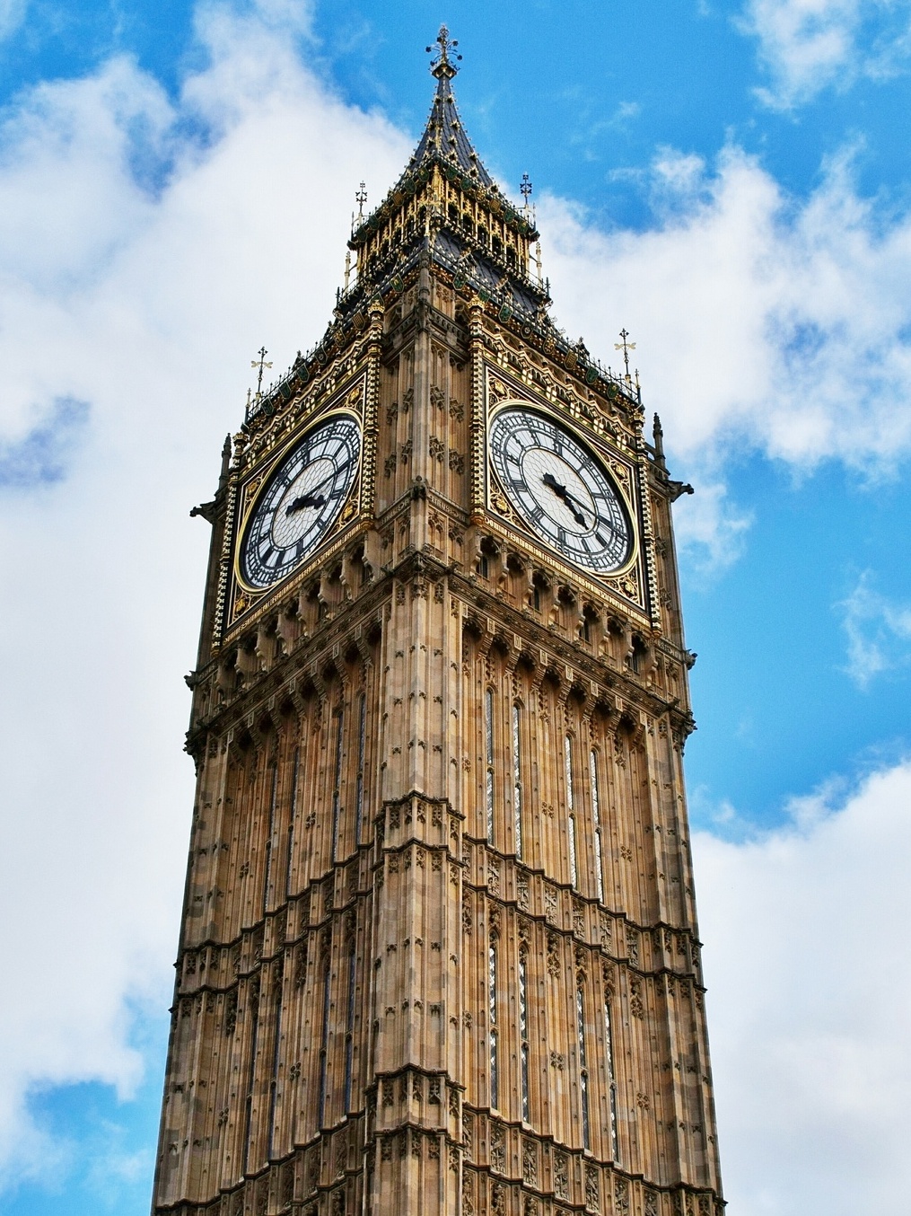 Em reforma, Big Ben volta a tocar em Londres