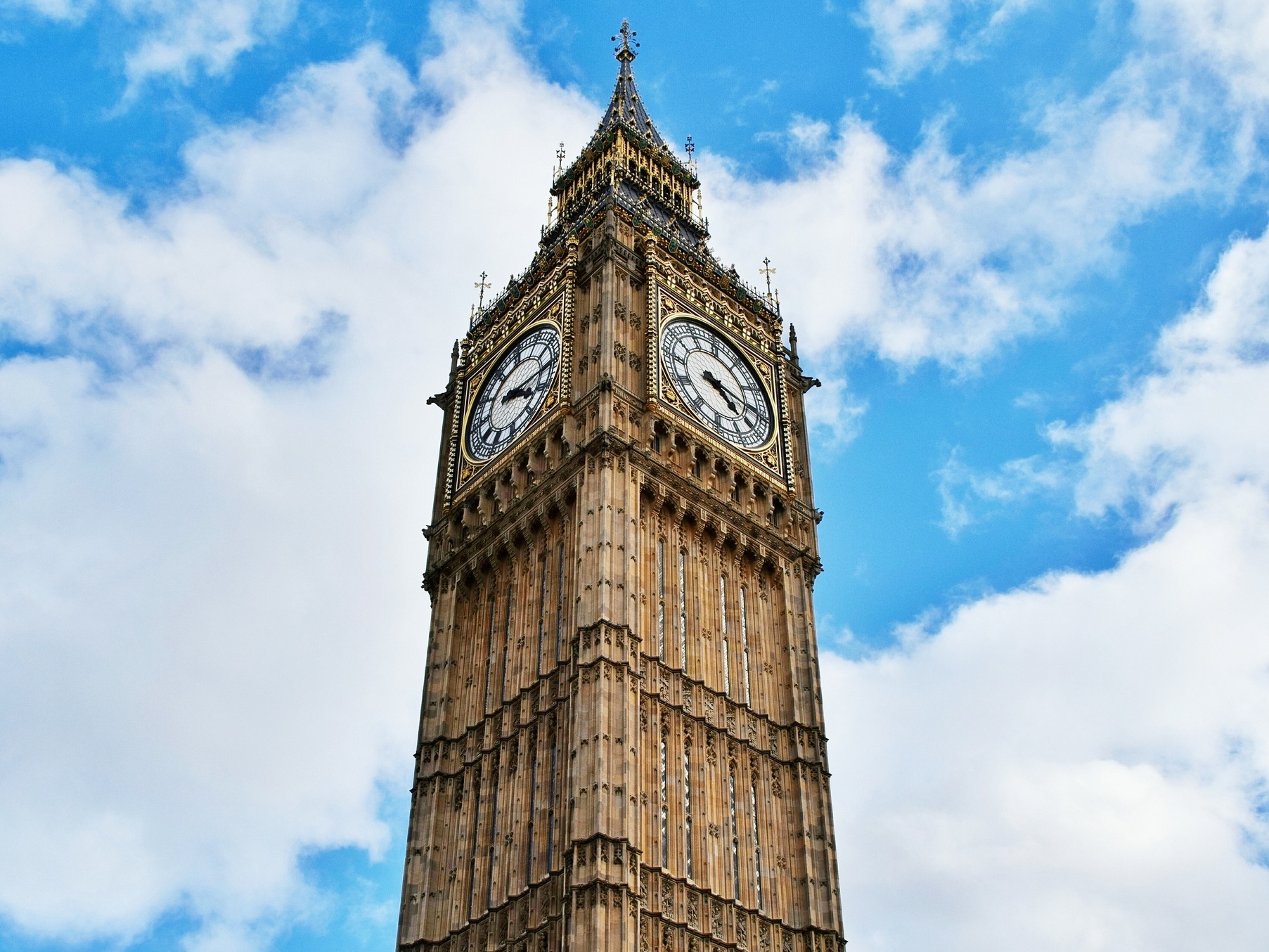 Big Ben - Elizabeth Tower Em Londres. Torre De Relógio De 90